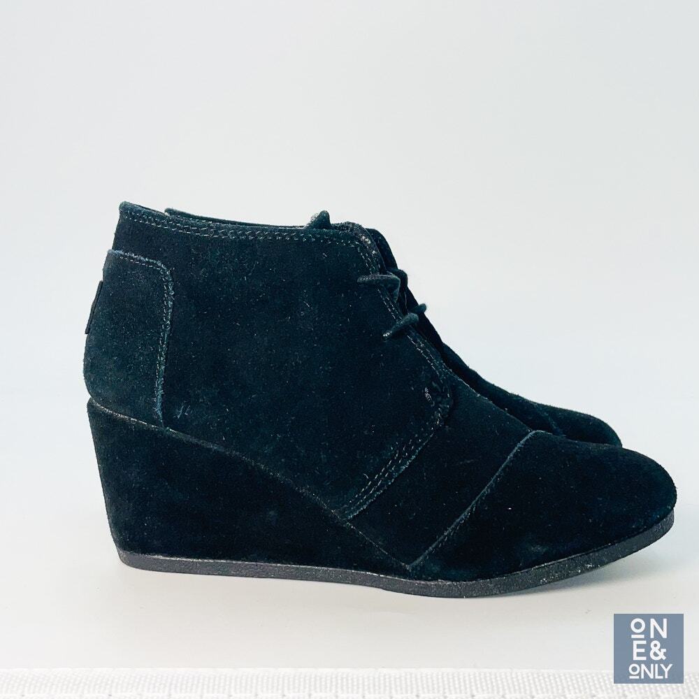 TOMS Black Velvet Suede Desert Wedge Heel Boot Ankle Lace Up Women's Size 9.5